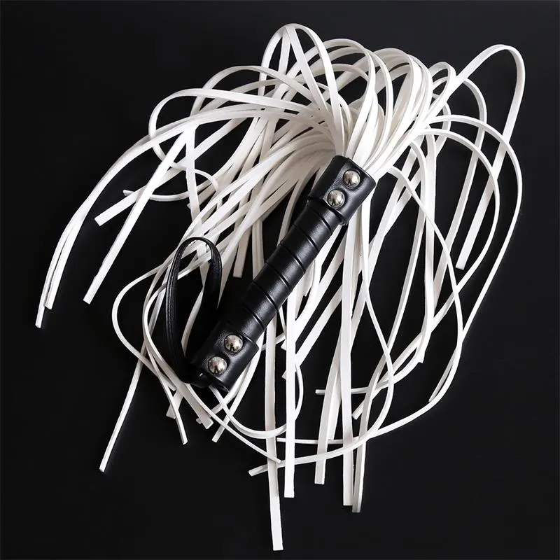 Flogger con Doble Remache 44 cm · LATETOBED BDSM LINE · Spanking y Azotes — Foto 2