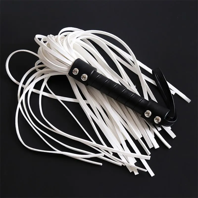 Flogger con Doble Remache 44 cm · LATETOBED BDSM LINE · Spanking y Azotes — Foto 4