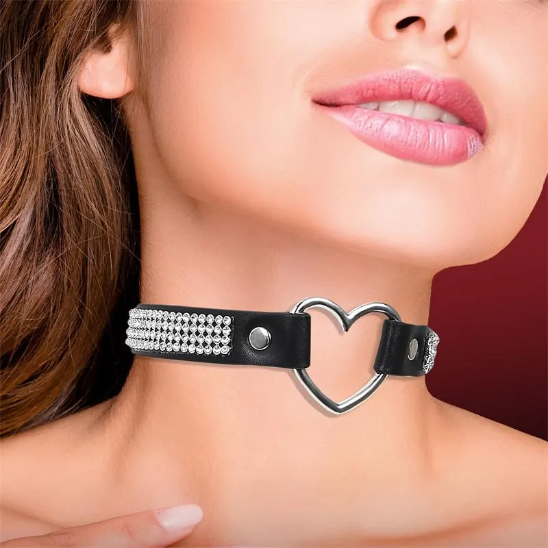 Collar con Corazón y Pedrería Estilo Choker Cuero Vegano Talla Única · CINDERELLA · Accesorios y Sets — Foto 2