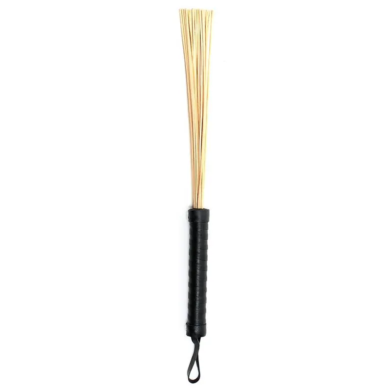 Flogger con tiras de ratán · BONDAGE PLAY · Spanking y Azotes
