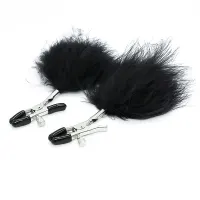 Pinzas para Pezones con Pompón de Pelo Largo Negro · LATETOBED BDSM LINE · Pinzas y Pezoneras