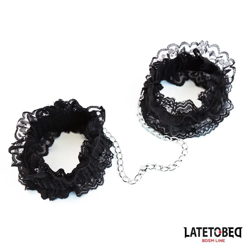 Esposas para Pies de Encaje Elástico Negro · LATETOBED BDSM LINE · Esposas y Ataduras — Foto 2