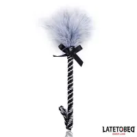 Plumero con Lazo Gris y Negro 25cm · LATETOBED BDSM LINE · Accesorios y Sets