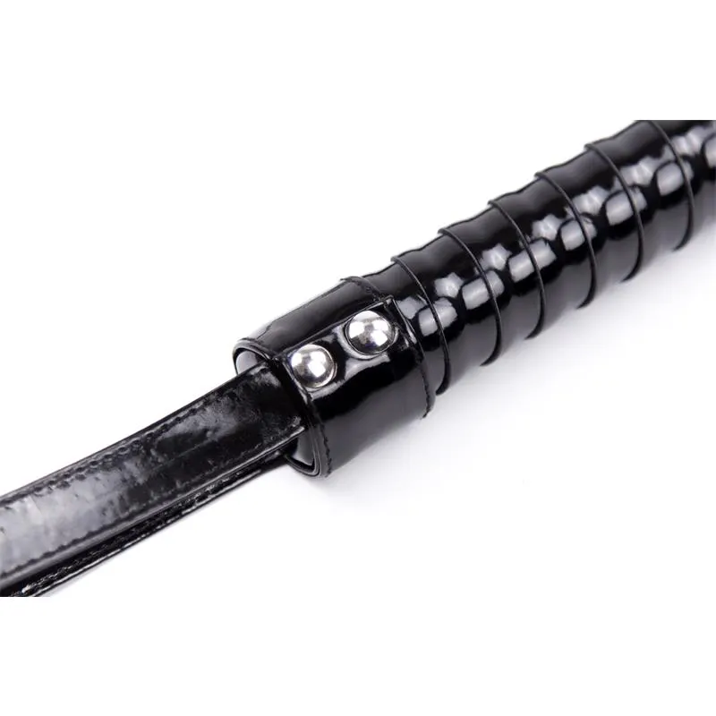Flogger con Mango Brillante 44 cm Negro · LATETOBED BDSM LINE · Spanking y Azotes — Foto 7