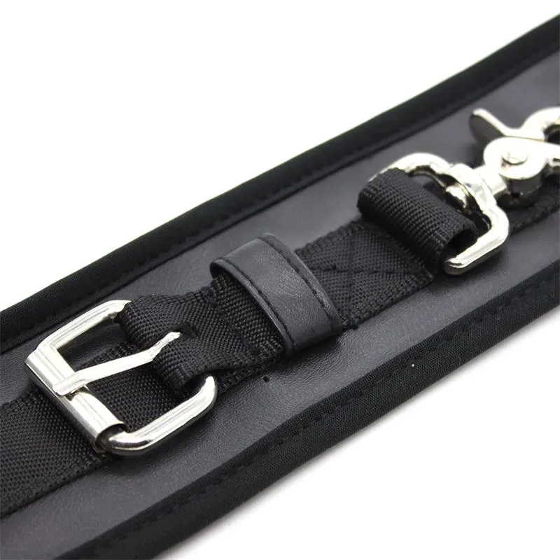 Esposas de Cuero Mosqueton Grande Negro · LATETOBED BDSM LINE · Esposas y Ataduras — Foto 4