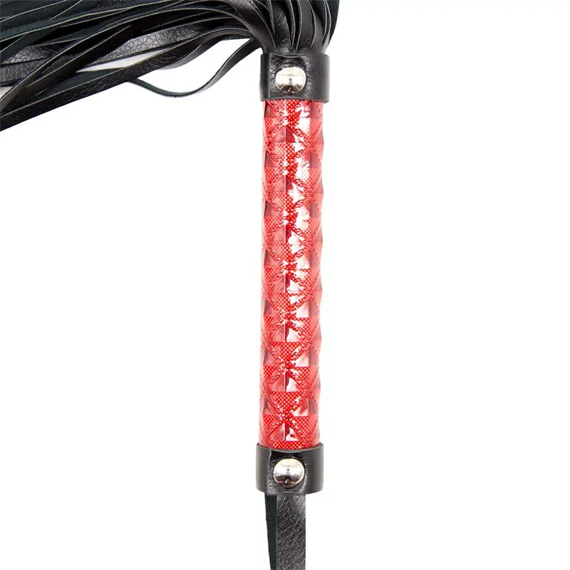 Flogger Patron de Diamante y Mango de Metal 39 cm Rojo · LATETOBED BDSM LINE · Spanking y Azotes — Foto 3