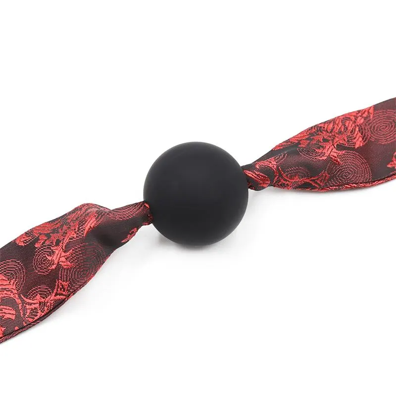 Mordaza de Bola Lisa Silicona Negro/Rojo · LATETOBED BDSM LINE · Máscaras, Antifaces y Mordazas — Foto 4