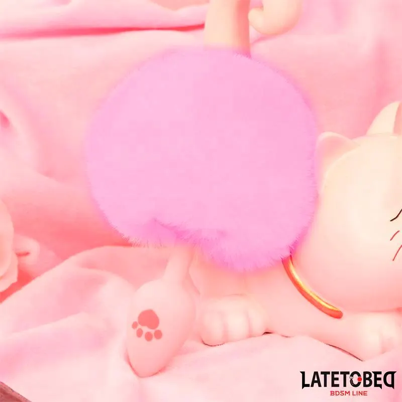 Plug Rosa de Silcona con Pompón Rosa · LATETOBED BDSM LINE · Anal — Foto 5