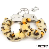 Esposas de Metal Furry con Pelo Animal Print Leopardo · LATETOBED BDSM LINE · Esposas y Ataduras