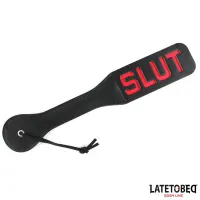 Pala Doble Capa Lema SLUT 32 cm · LATETOBED BDSM LINE · Spanking y Azotes