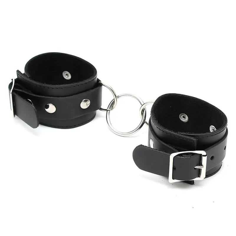 Esposas de Cuero con Anillo de Metal (ref. R7614) · BONDAGE PLAY · BONDAGE PLAY · Esposas y Ataduras — Foto 2
