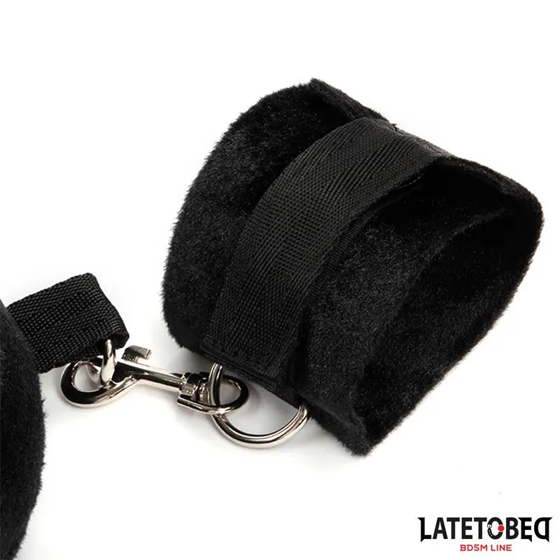 Set de Restricciones de Cojín con Esposas · LATETOBED BDSM LINE · Esposas y Ataduras — Foto 4