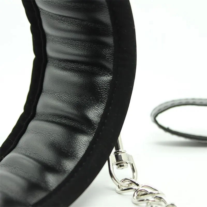 Collar con Correa de Metal e Interior Acolchado Negro · LATETOBED BDSM LINE · Accesorios BDSM y Fetish — foto 5