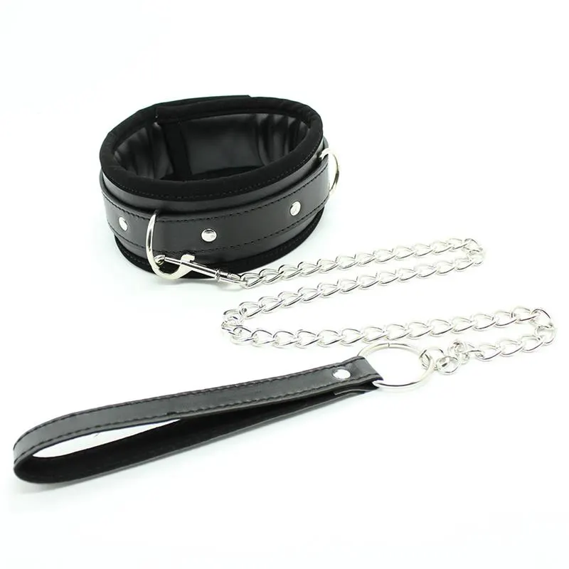 Collar con Correa de Metal e Interior Acolchado Negro · LATETOBED BDSM LINE · Accesorios BDSM y Fetish